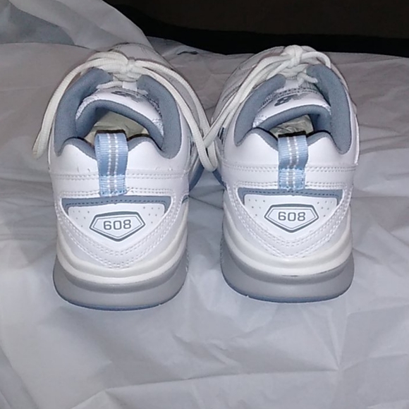 New Balance Women's 608 V5 Size 10.5 - Picture 3 of 5